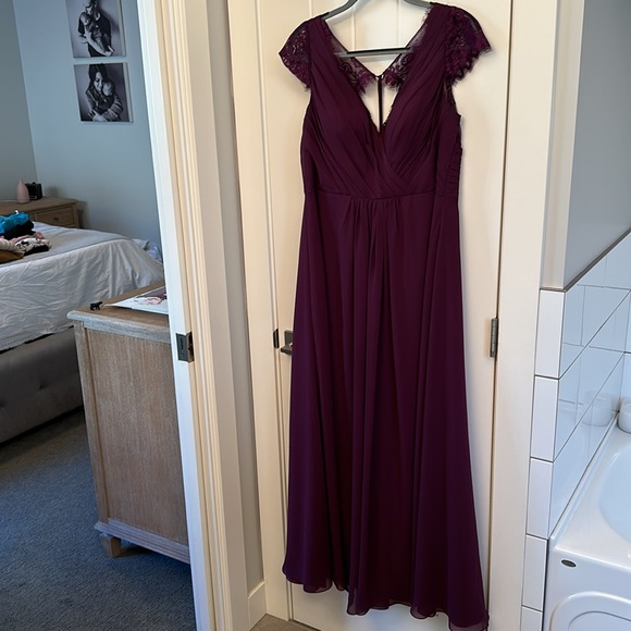 Gorgeous formal dress - Picture 4 of 7